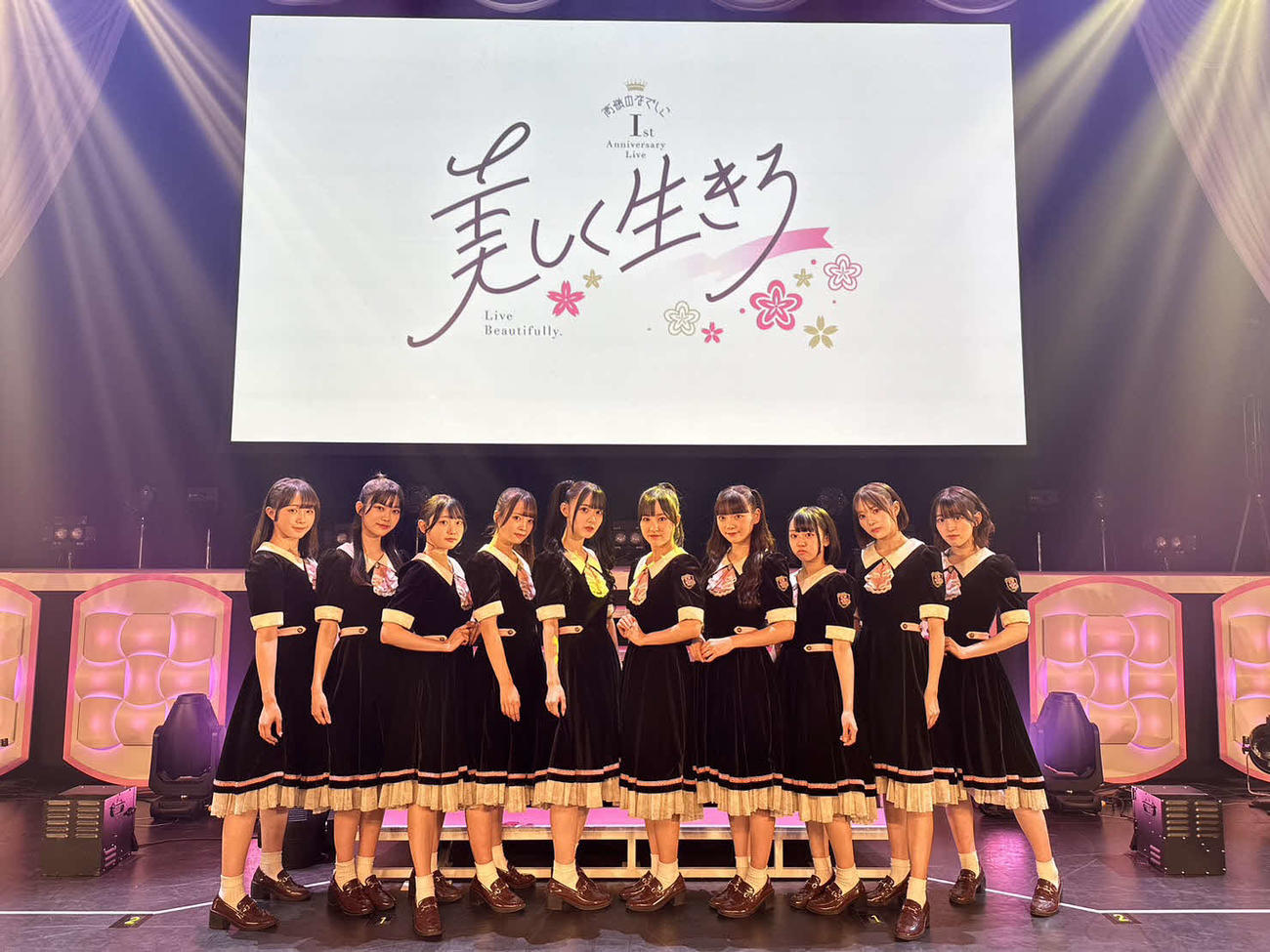 デビュー1周年記念ライブで今冬のメジャーデビューを発表した10人組アイドルグループ「高嶺のなでしこ」