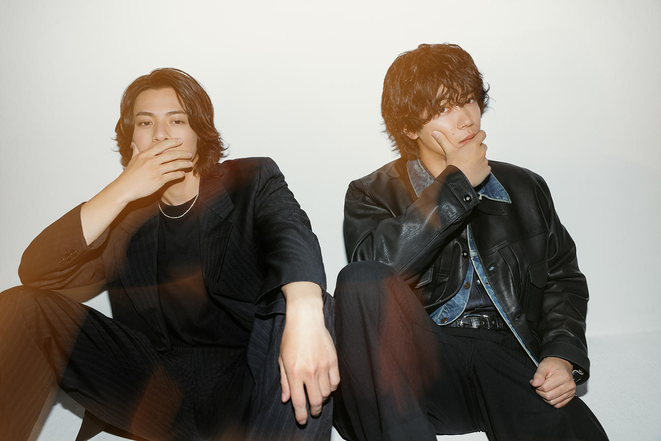 TOBE所属の平野紫耀（左）と神宮寺勇太（C）TOBE Co., Ltd.