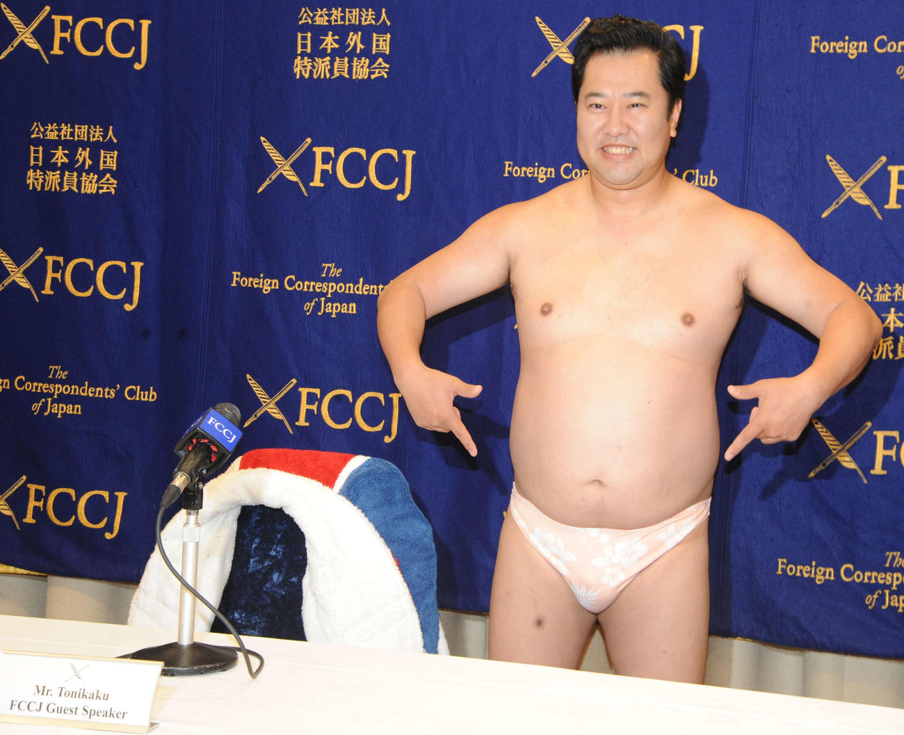 日本外国特派員協会で会見を行った、とにかく明るい安村（2023年6月撮影）