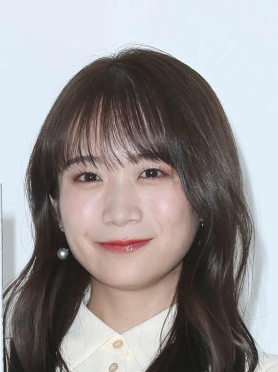 秋元真夏（2023年2月撮影）