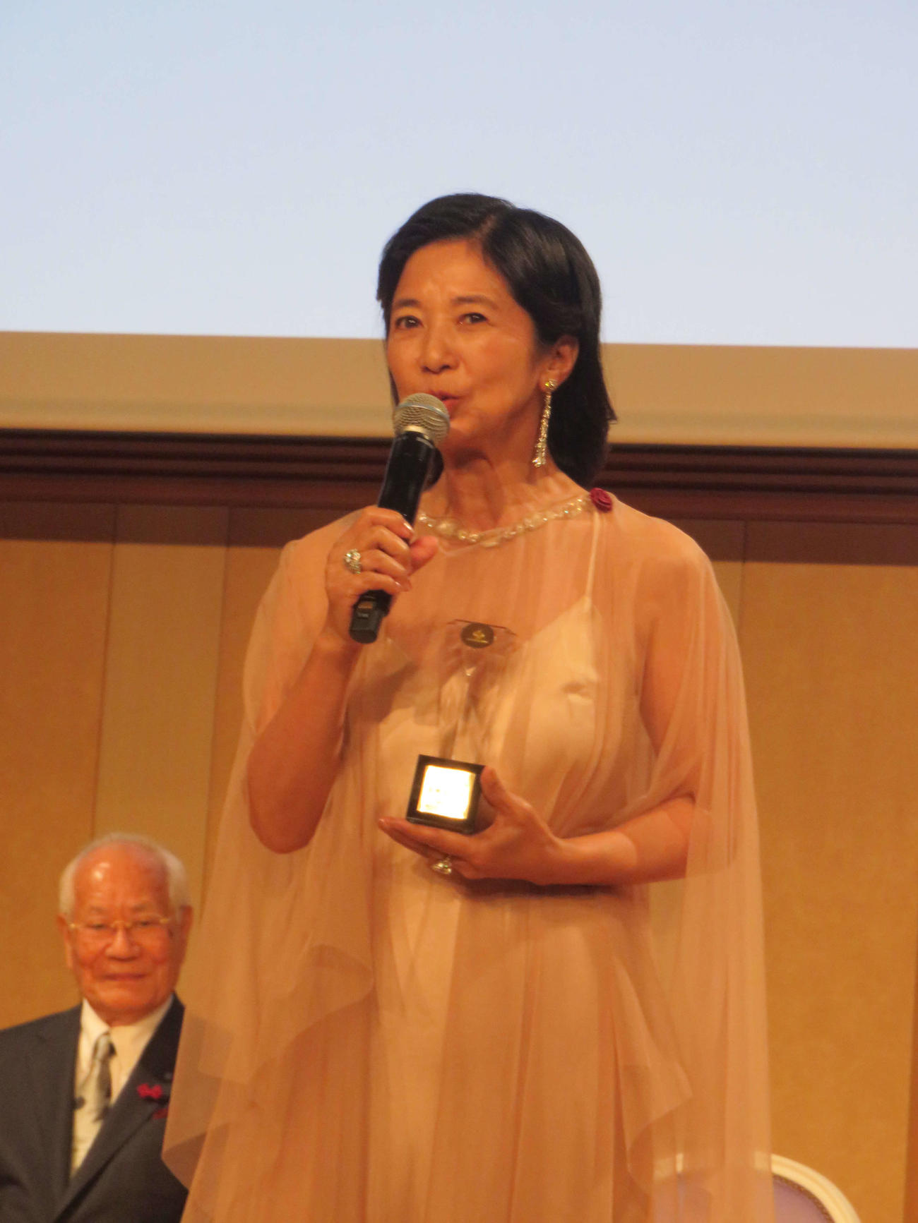 グッドエイジャー賞を受賞した宮崎美子