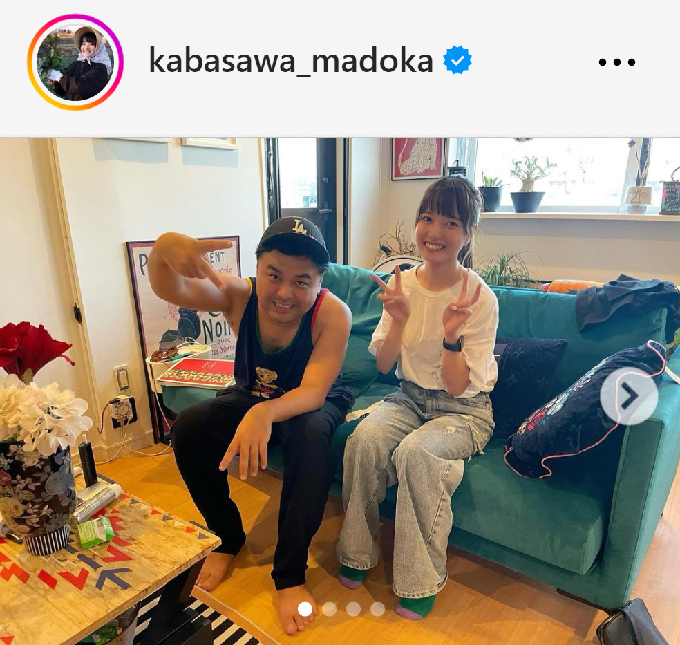 とろサーモン久保田かずのぶとツーショットに納まる樺澤まどか氏（樺澤まどか氏のインスタグラムから）