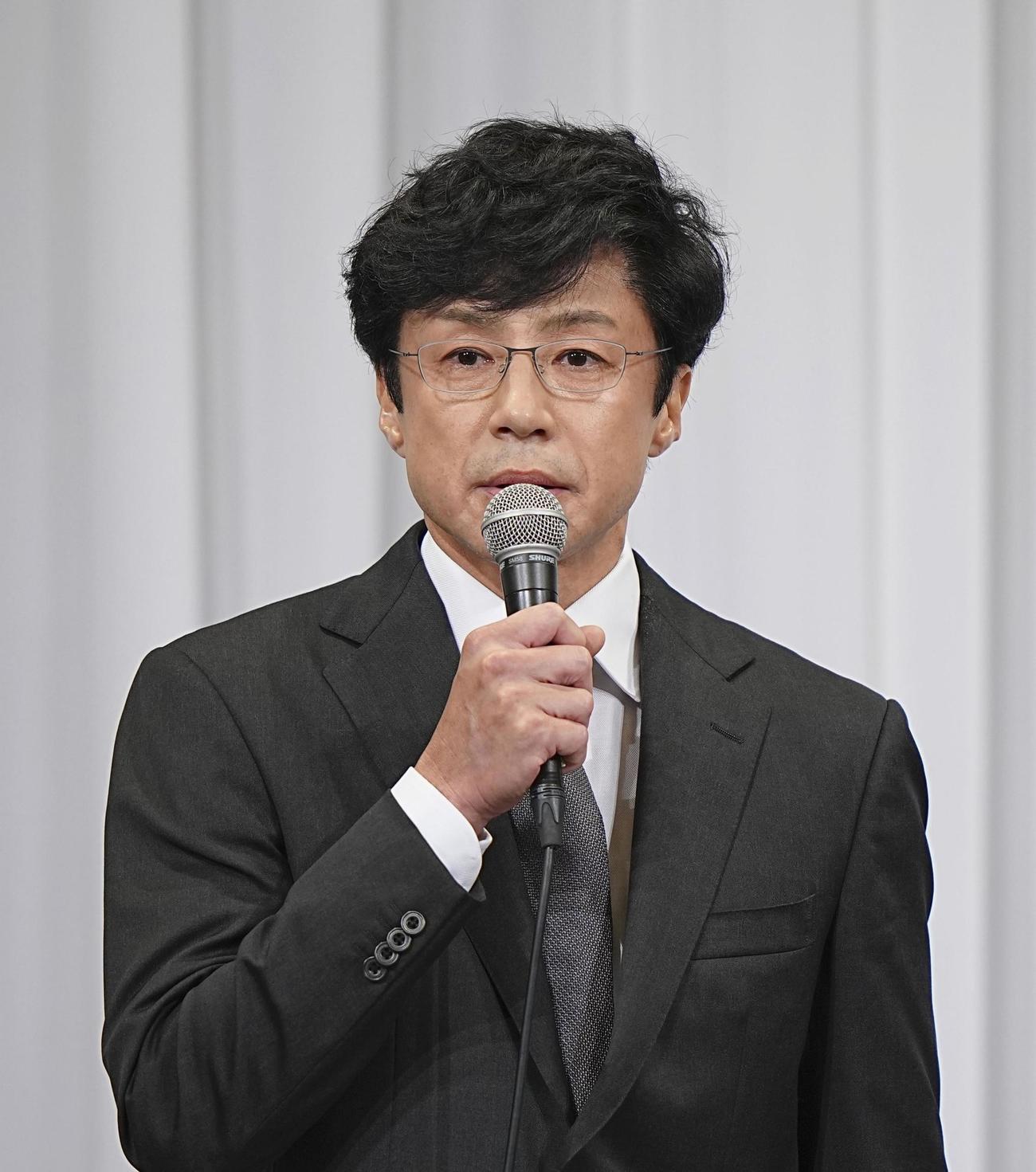 ジャニーズ事務所のジャニー喜多川元社長による性加害問題で、記者会見する東山紀之社長（共同）