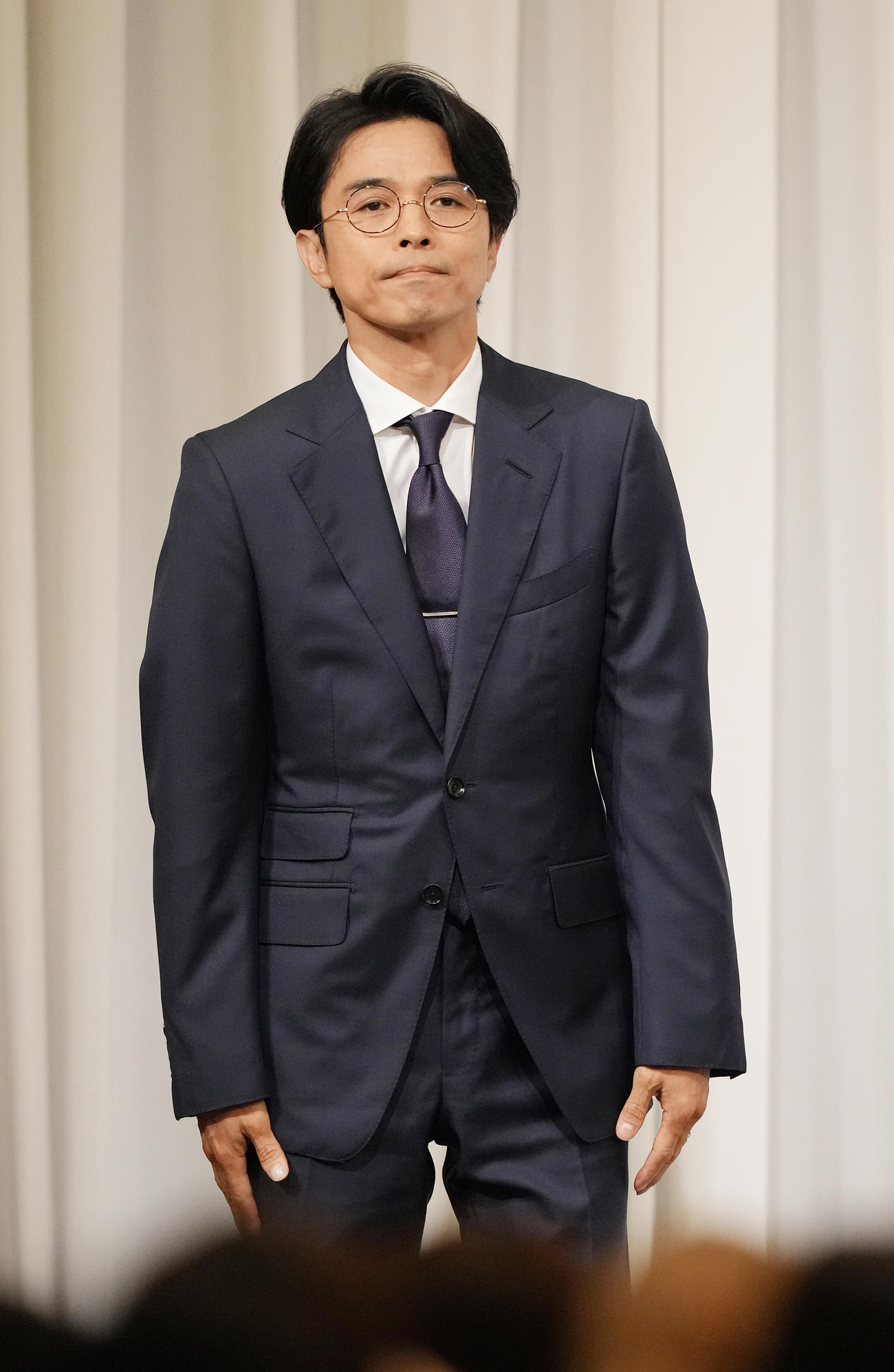 記者会見に登壇した井ノ原快彦（撮影・鈴木みどり）