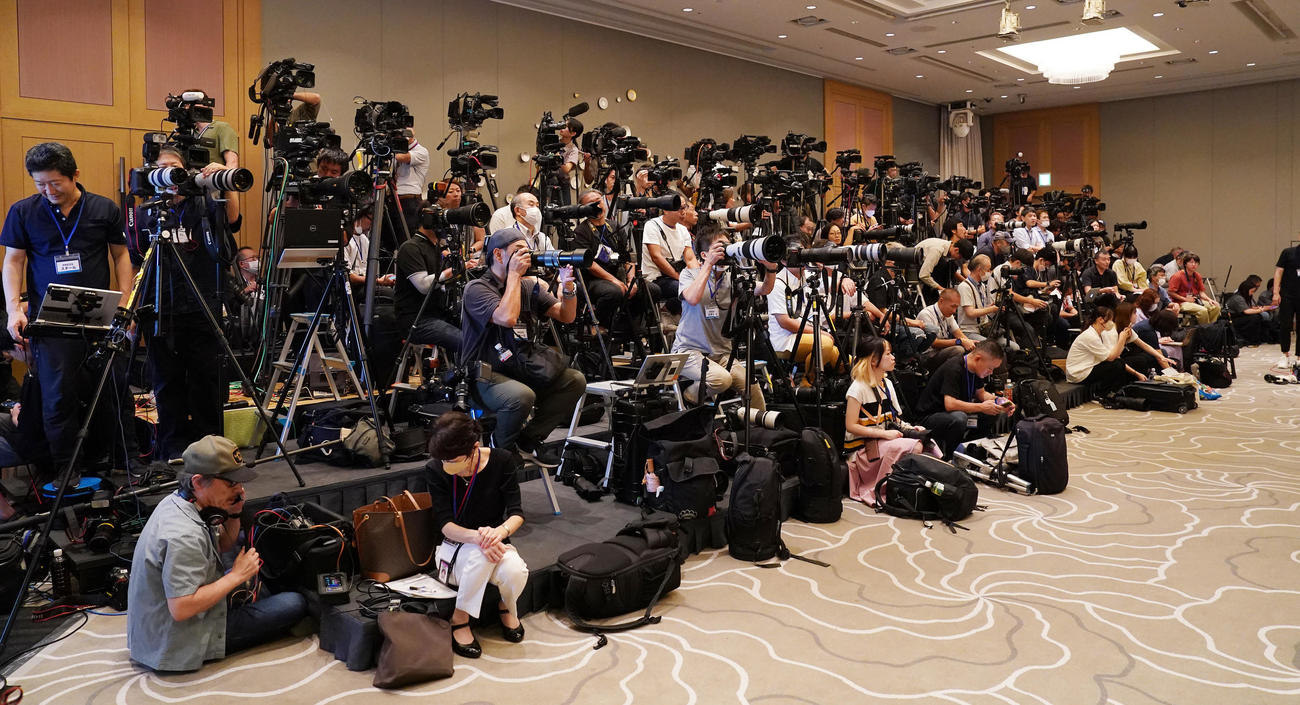 ジャニーズ事務所の記者会見に集まった報道陣（撮影・鈴木みどり）