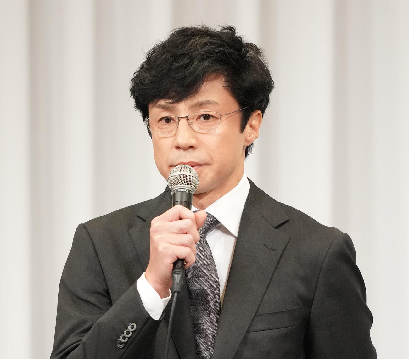 記者会見に登壇し話す東山紀之（撮影・鈴木みどり）