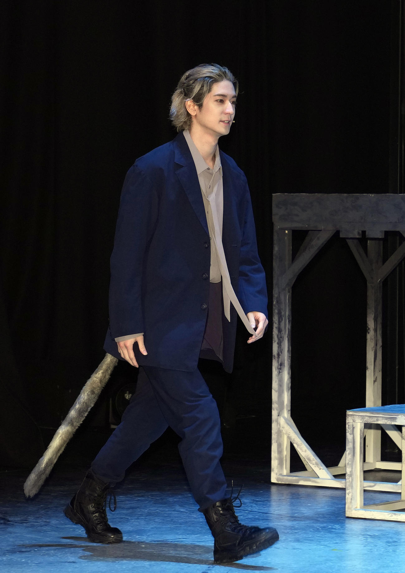 「ひげよ、さらば」の公開ゲネプロ前の会見に登場する主演のHey！Say！JUMP中島裕翔（撮影・狩俣裕三）