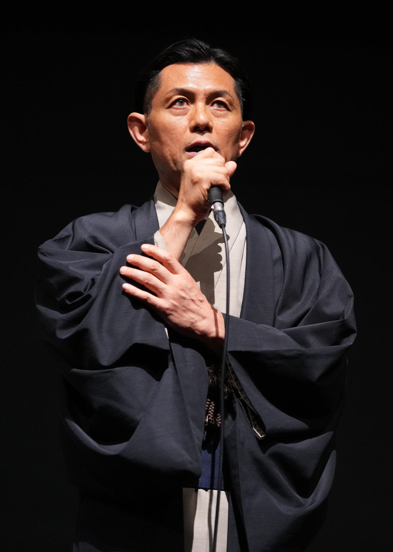 舞台に向け意気込みを語る的場浩司（撮影・横山健太）