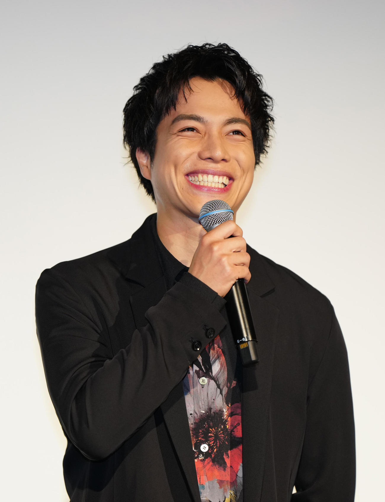 映画「禁じられた遊び」初日舞台あいさつに臨む重岡大毅（撮影・江口和貴）
