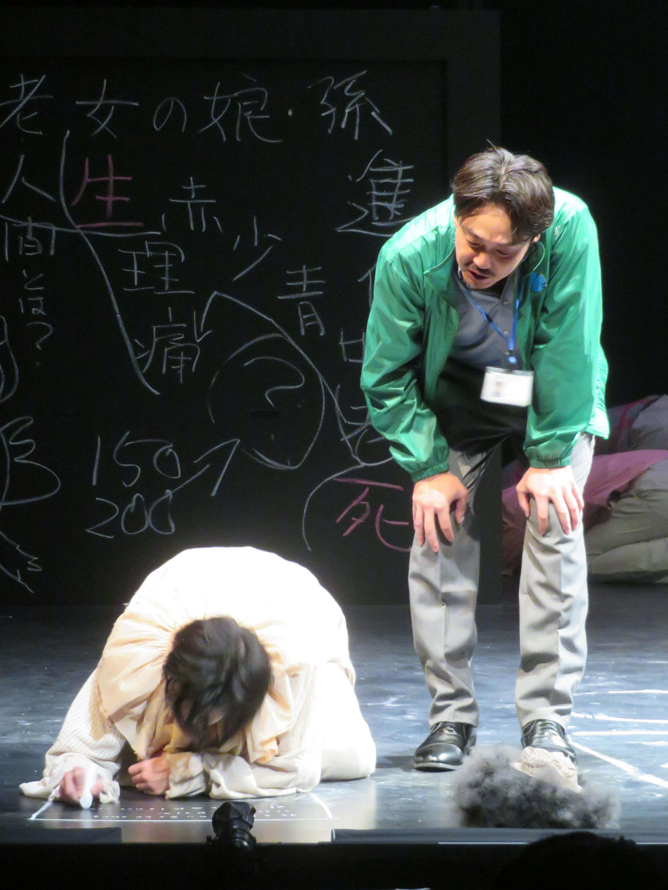 舞台「ガラパコスパコス～進化してんのかしてないのか～」ゲネプロで演じる竜星涼（左）と青柳翔（撮影・村上幸将）