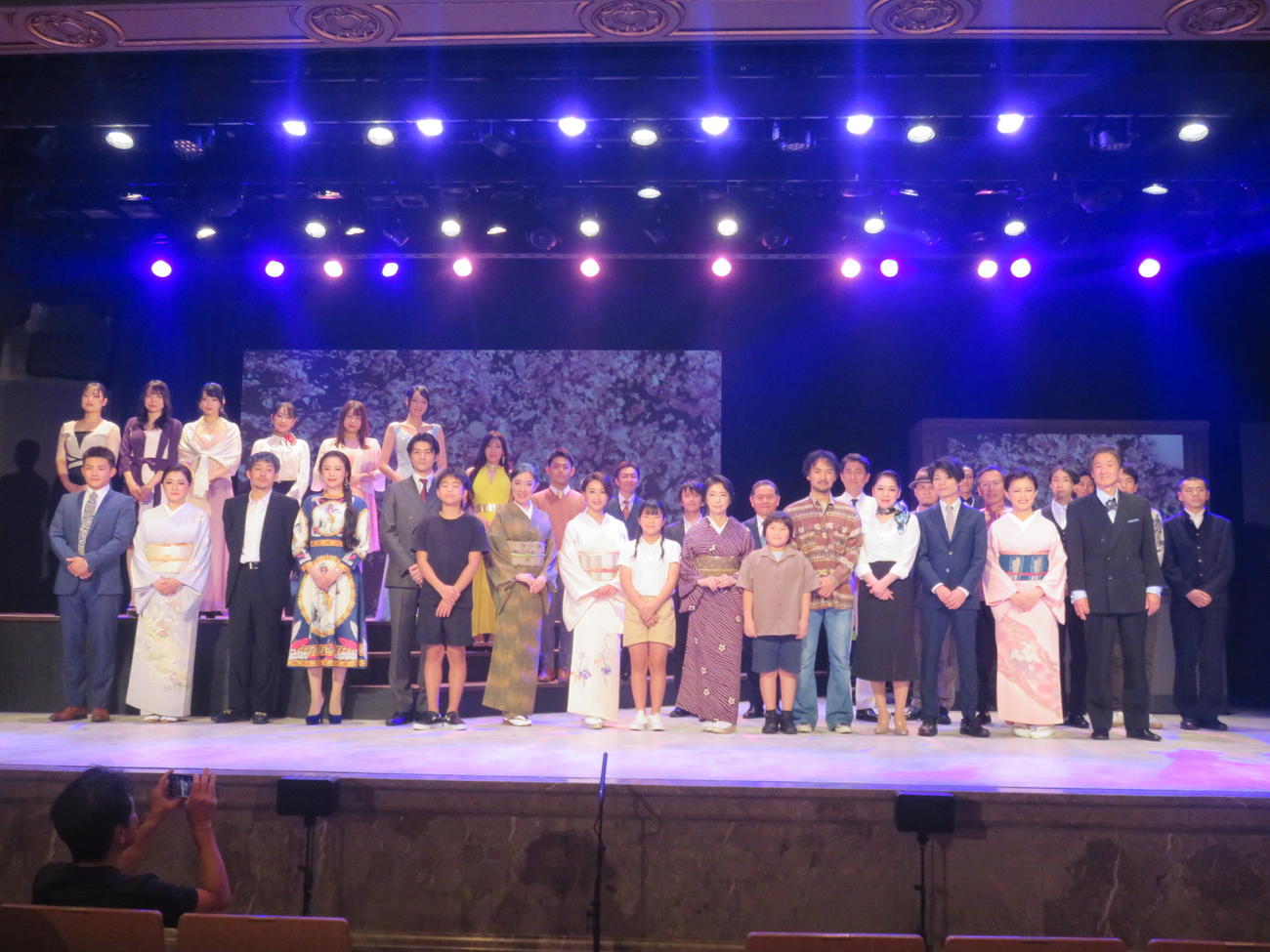 舞台「ごりょんさん」の出演者たち