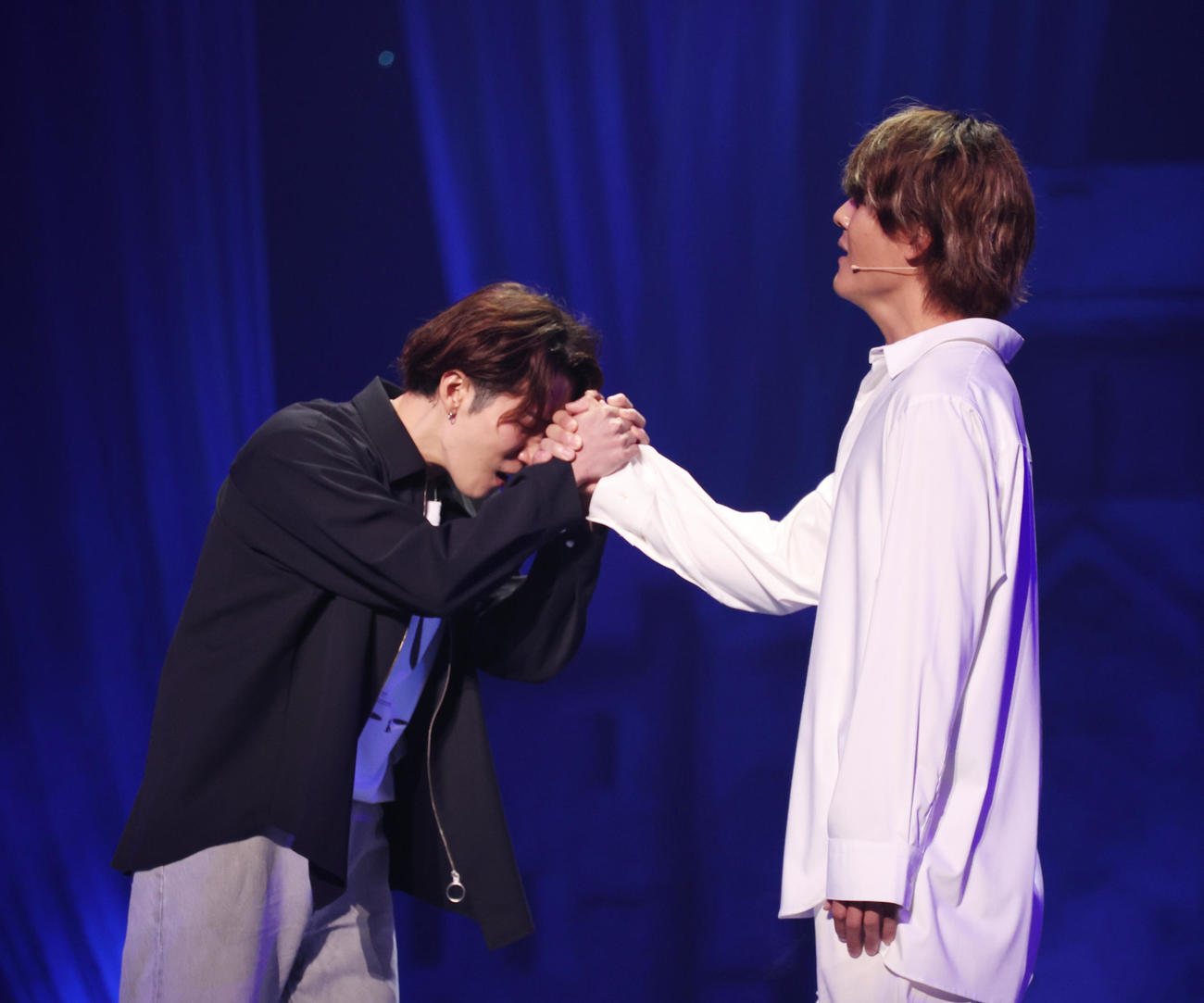 舞台「ドリームボーイズ」公開稽古で熱演する渡辺翔太（左）と森本慎太郎（撮影・中島郁夫）