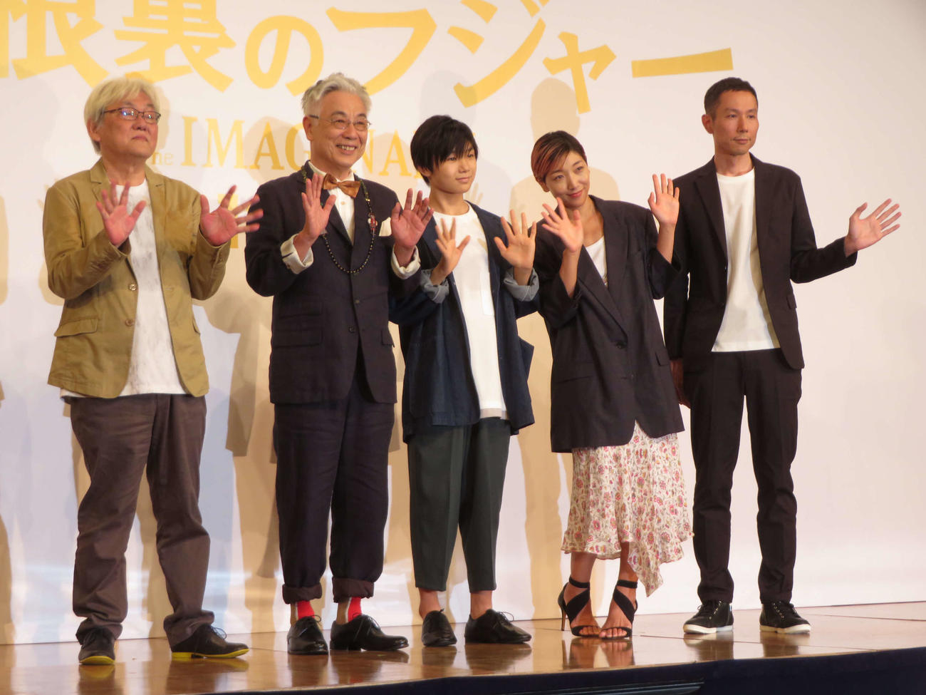 8月21日、アニメーション映画「屋根裏のラジャー」製作報告会見に登壇した、左から百瀬義行監督、イッセー尾形、寺田心、安藤サクラ、西村義明プロデューサー