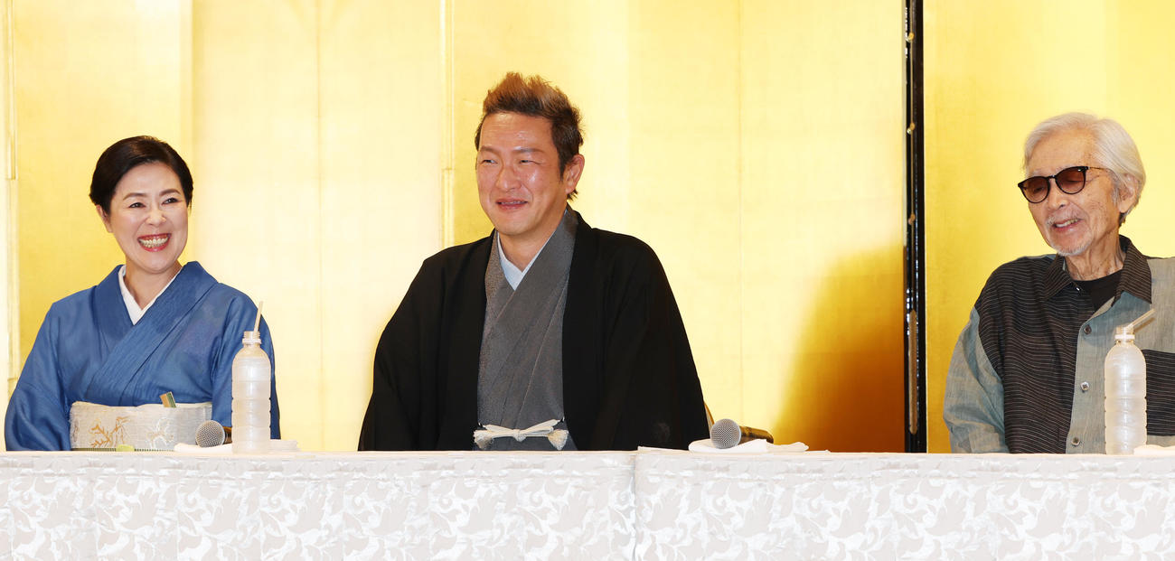 歌舞伎「文七元結物語」の制作発表に出席した左から寺島しのぶ、中村獅童、山田洋次監督（撮影・野上伸悟）