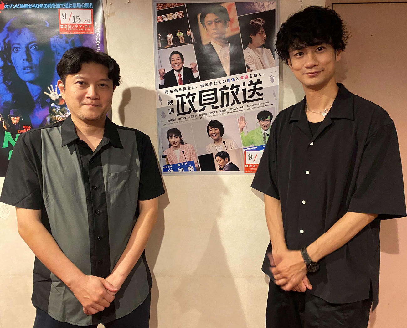 「映画　政見放送」初日舞台あいさつに登壇した、谷健二監督（左）と馬場良馬