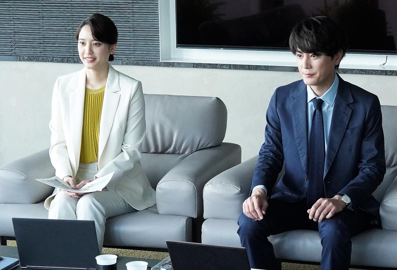 「真夏のシンデレラ」に出演する山崎紘菜、間宮祥太朗（C）フジテレビ