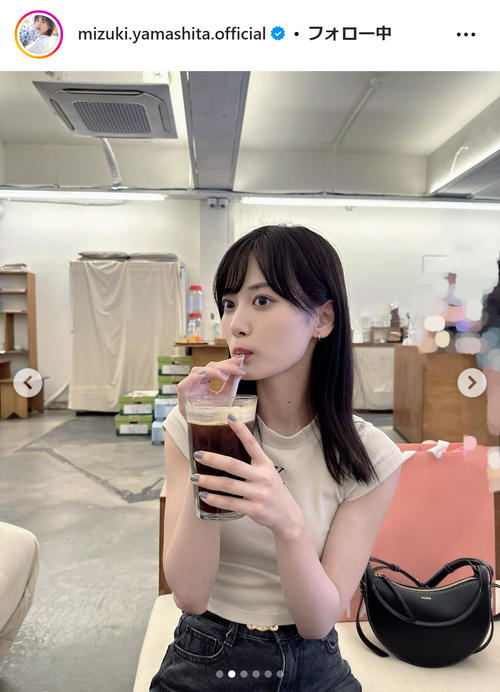 乃木坂46山下美月「メガサイズ」尽くし 超巨大なケーキ、コーヒーなど