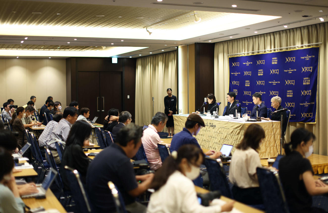 「悪は存在しない」ベネチア国際映画祭報告記者会見に臨む濱口竜介監督ら（撮影・河田真司）
