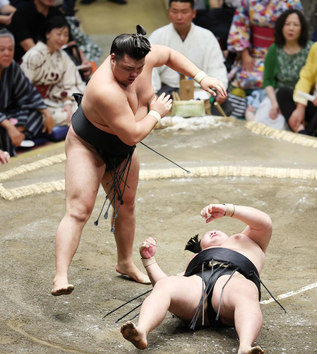霧島－明生戦を見守る川上麻衣子（2023年9月11日撮影）