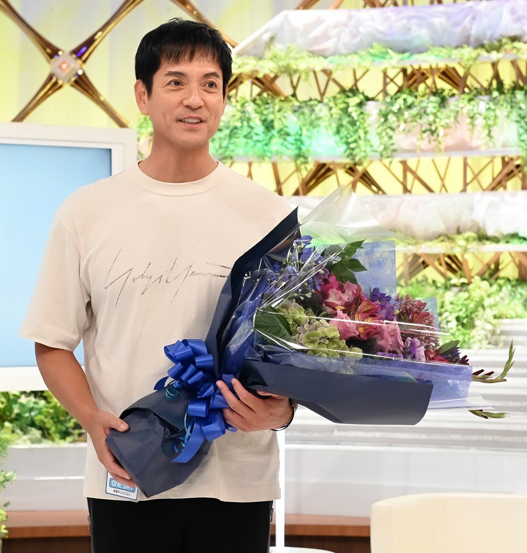 「この素晴らしき世界」の撮了を迎えた沢村一樹（C）フジテレビ