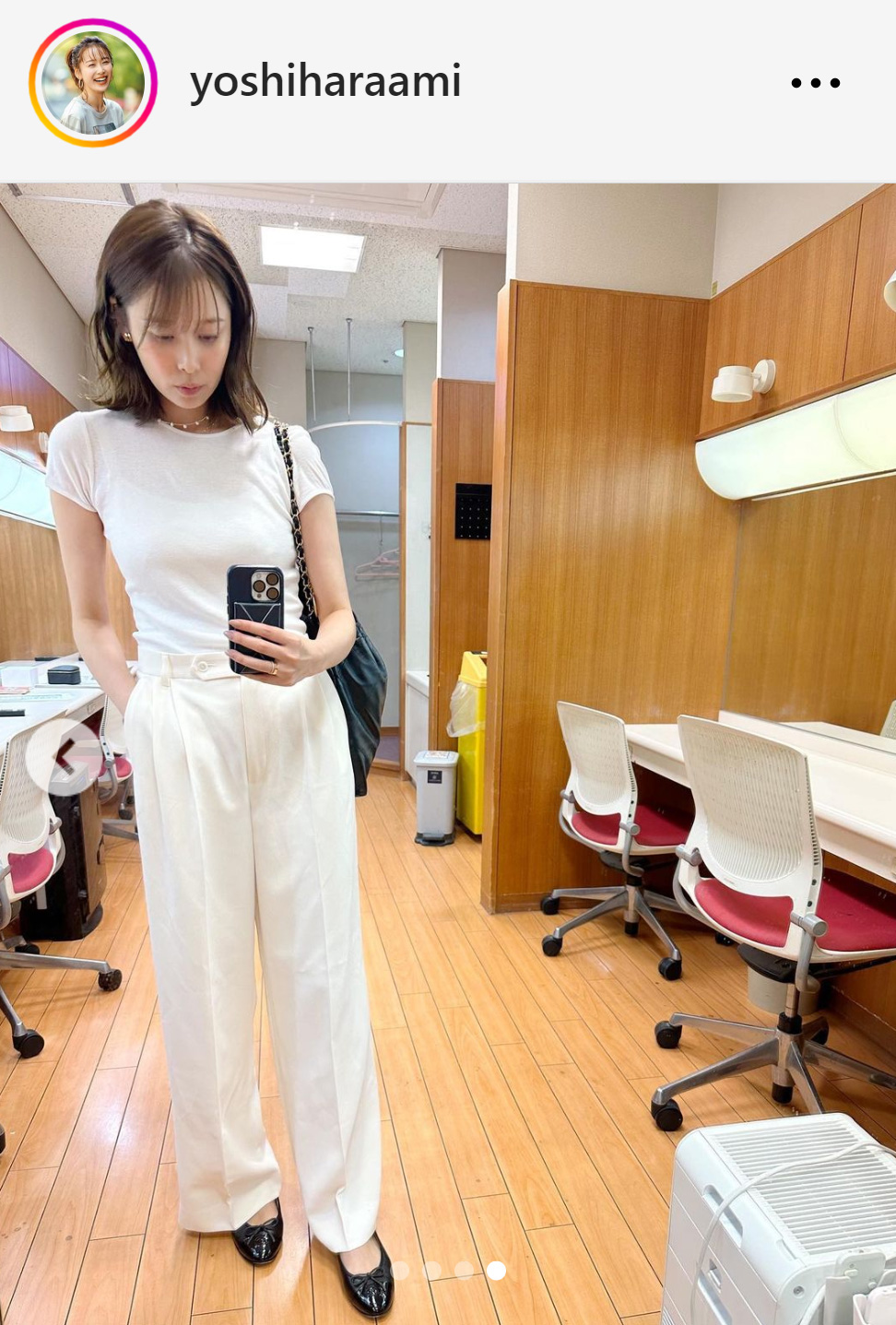 最近の私服コーディネートを披露した良原安美アナ（良原安美アナのインスタグラムから）