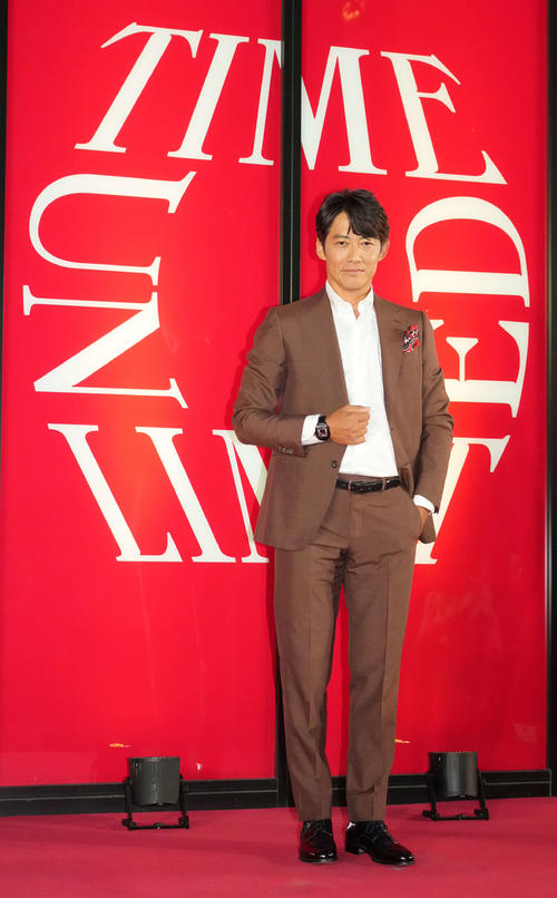 「TIME UNLIMITEDーカルティエウオッチ時を超える」オープニングレセプションに来場した反町隆史（撮影・小沢裕）