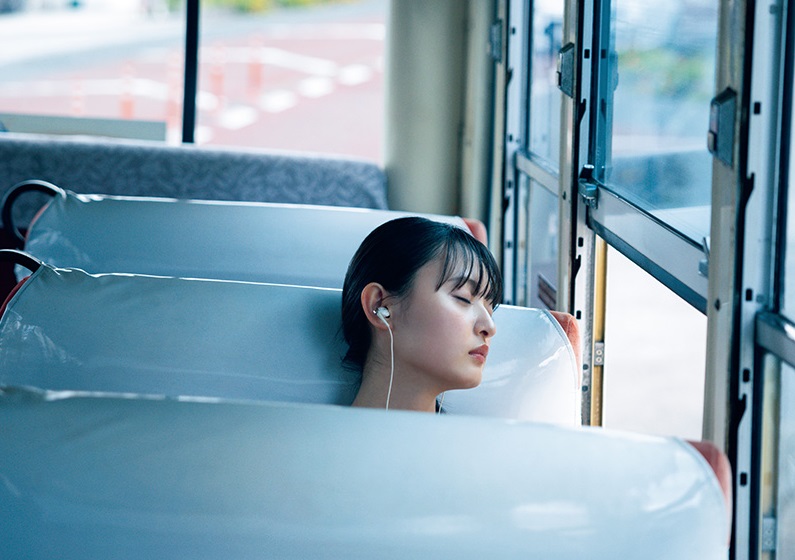 乃木坂46遠藤さくらファースト写真集「可憐」の通常版裏表紙　撮影／須江隆治（See）