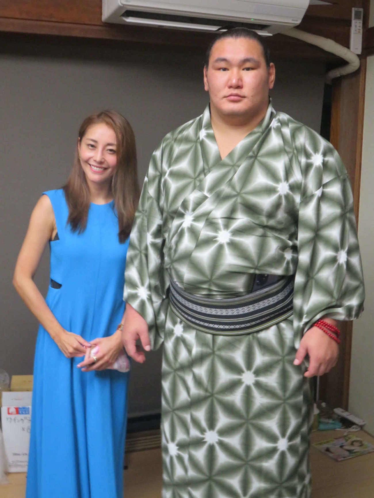 熊切あさ美（左）と大関豊昇龍