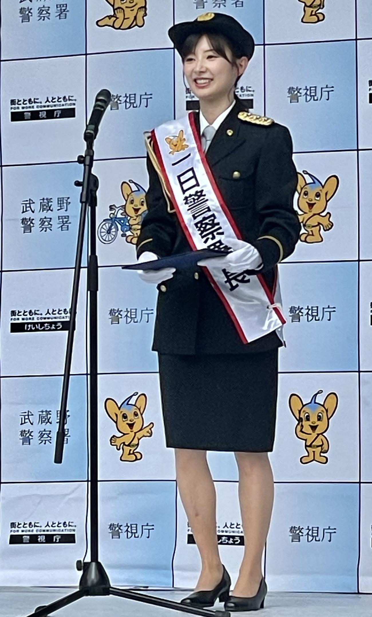武蔵野警察署の一日警察署長として「交通安全宣言」を行う武藤十夢