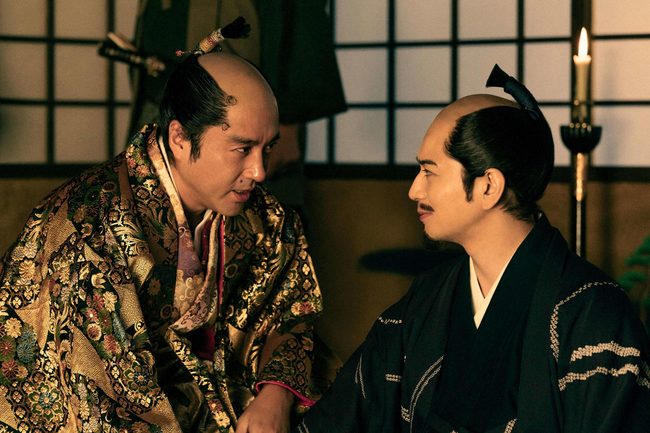 豊臣秀吉（ムロツヨシ）と徳川家康（松本潤）