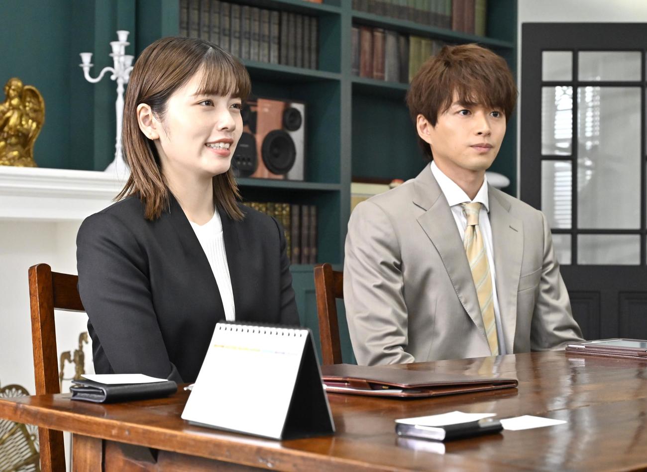 「転職の魔王様」に出演する小芝風花、白洲迅（C）カンテレ