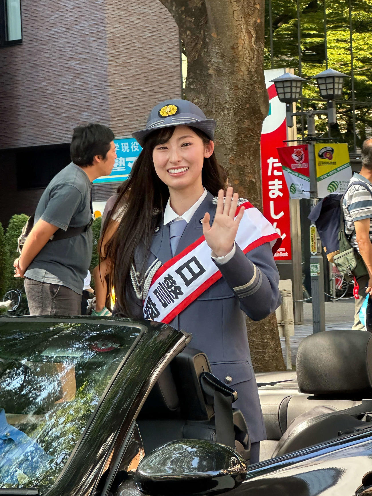府中警察署の一日署長を務めた井本彩花
