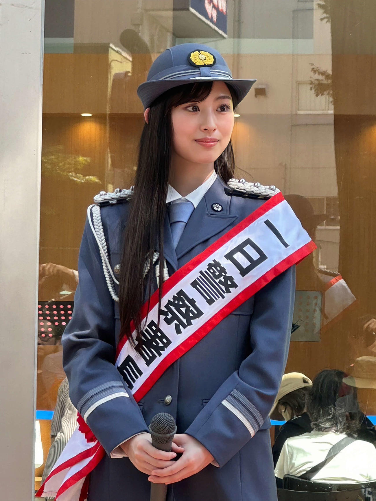 府中警察署の一日署長を務めた井本彩花