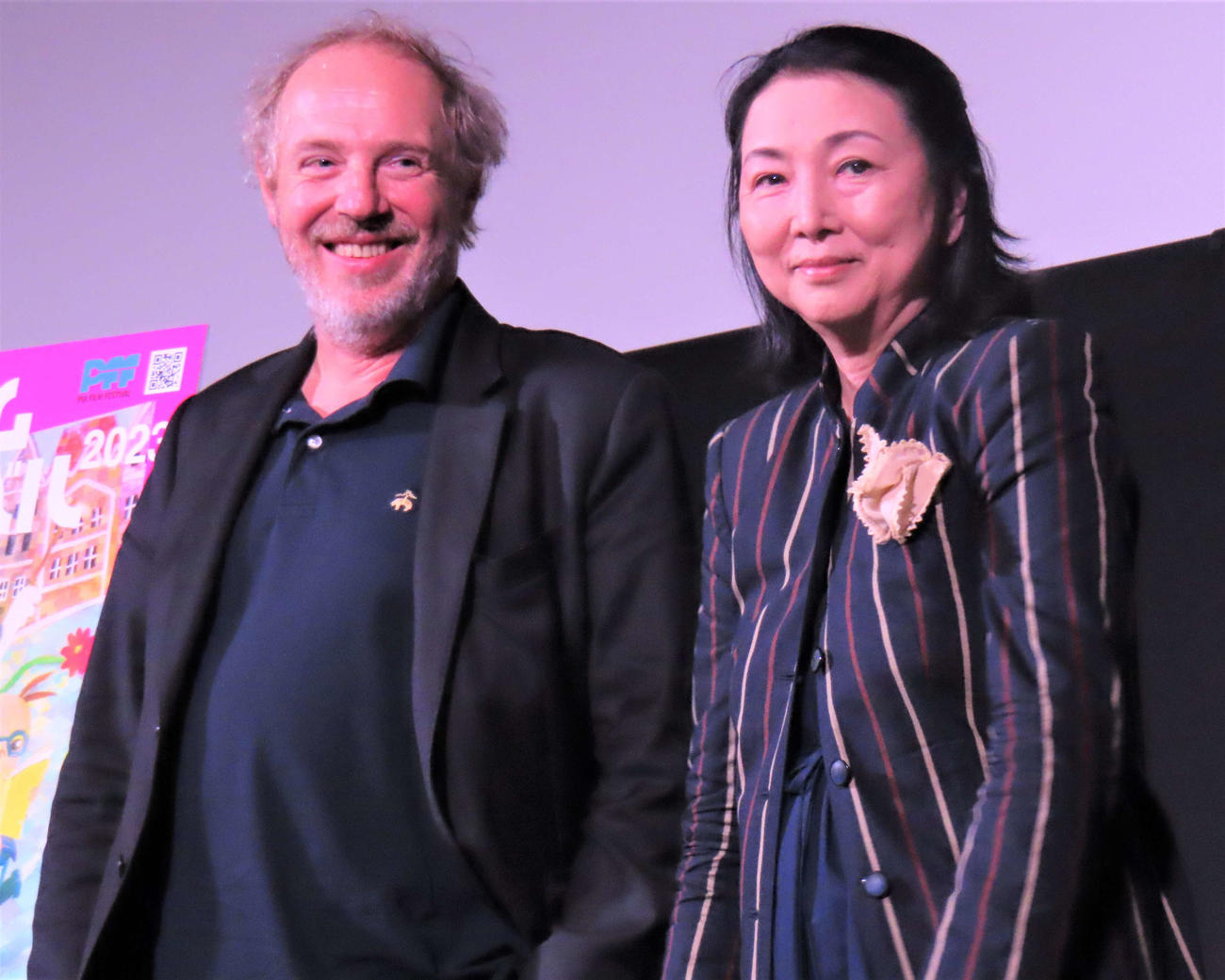 「第45回ぴあフィルムフェスティバル2023」トークイベントに出席した梶芽衣子（右）とアルノー・デプレシャン監督