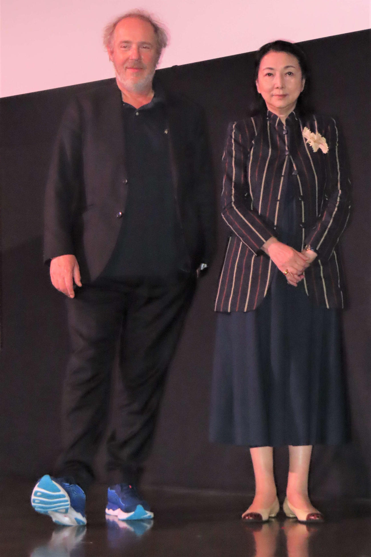 「第45回ぴあフィルムフェスティバル2023」トークイベントに出席した梶芽衣子（右）とアルノー・デプレシャン監督