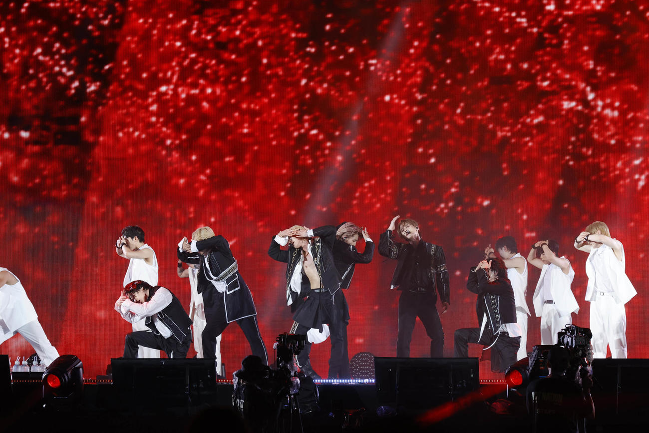 スタジアムライブ「NCT NATION：To The World－in JAPAN」最終日を開催したNCT。左からヘンドリー、ウィンウィン、テン、ヤンヤン、クン、シャオジュン