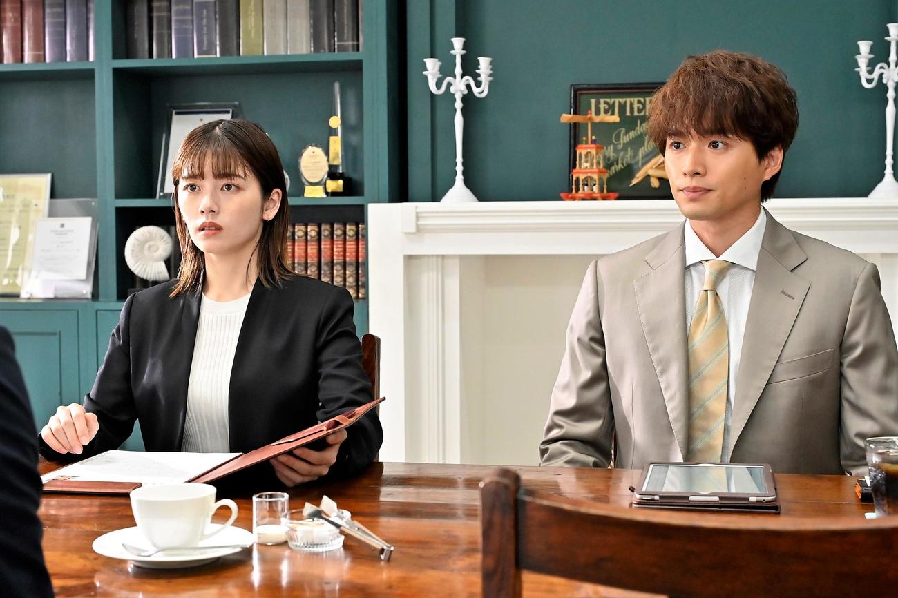 「転職の魔王様」に出演する小芝風花、白洲迅（C）カンテレ