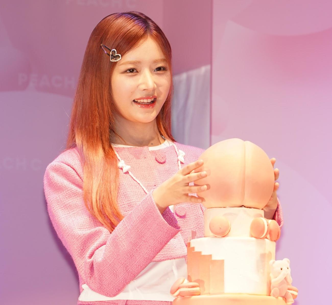 イベントに登壇したIVEのレイ（撮影・佐藤勝亮）