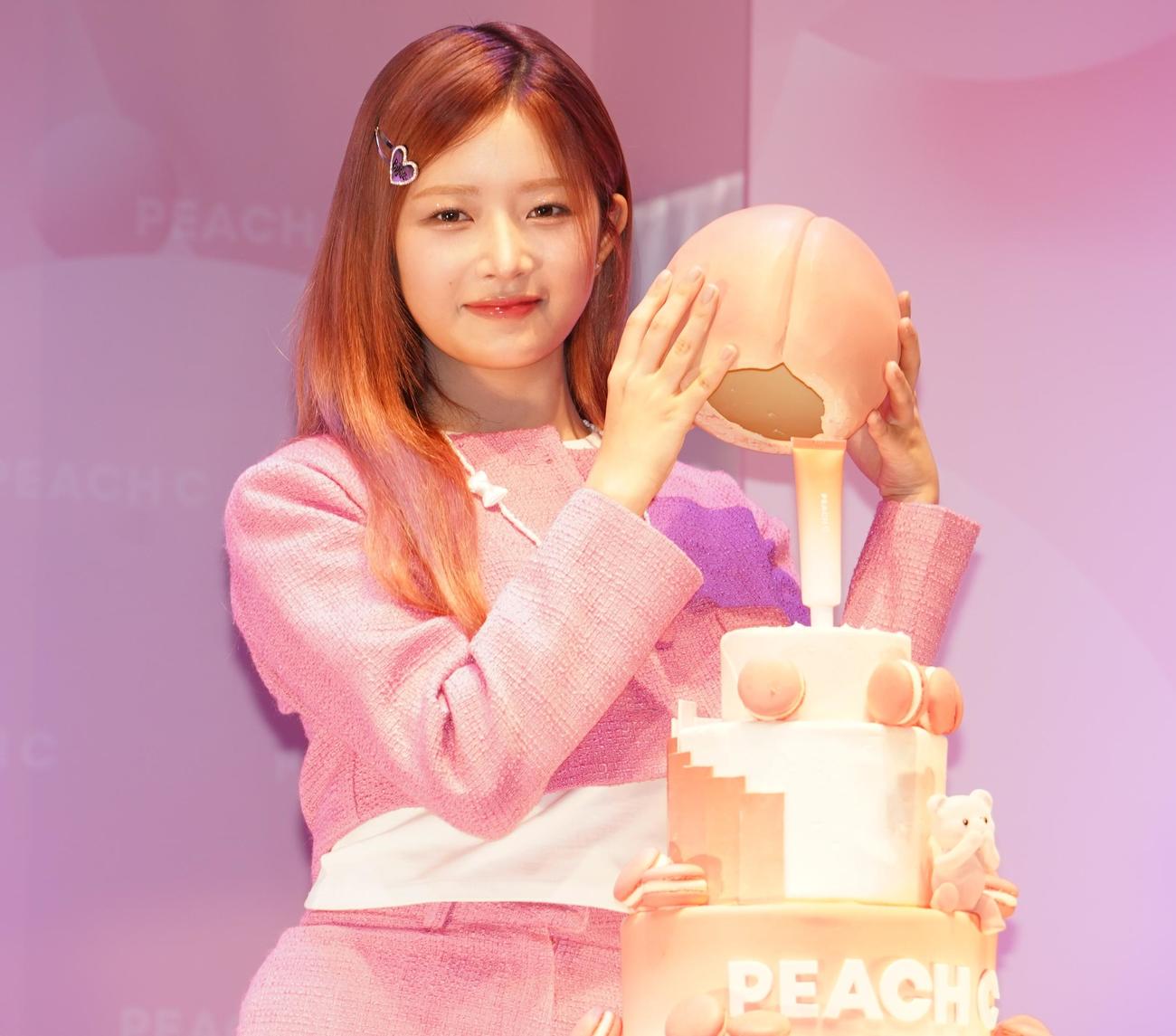 イベントに登壇したIVEのレイ（撮影・佐藤勝亮）