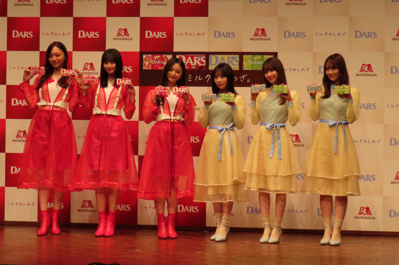 「DARS」新CM発表会に出席した乃木坂46。左から梅澤美波、遠藤さくら、井上和、与田祐希、菅原咲月、田村真佑（撮影・横山慧）