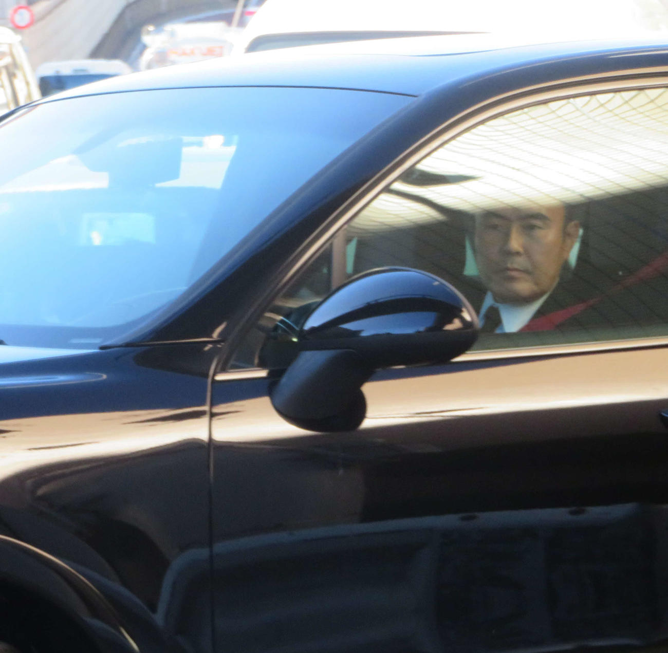 市川猿翁さんを弔問に訪れたとみられる市川右團次（撮影・遠藤尚子）