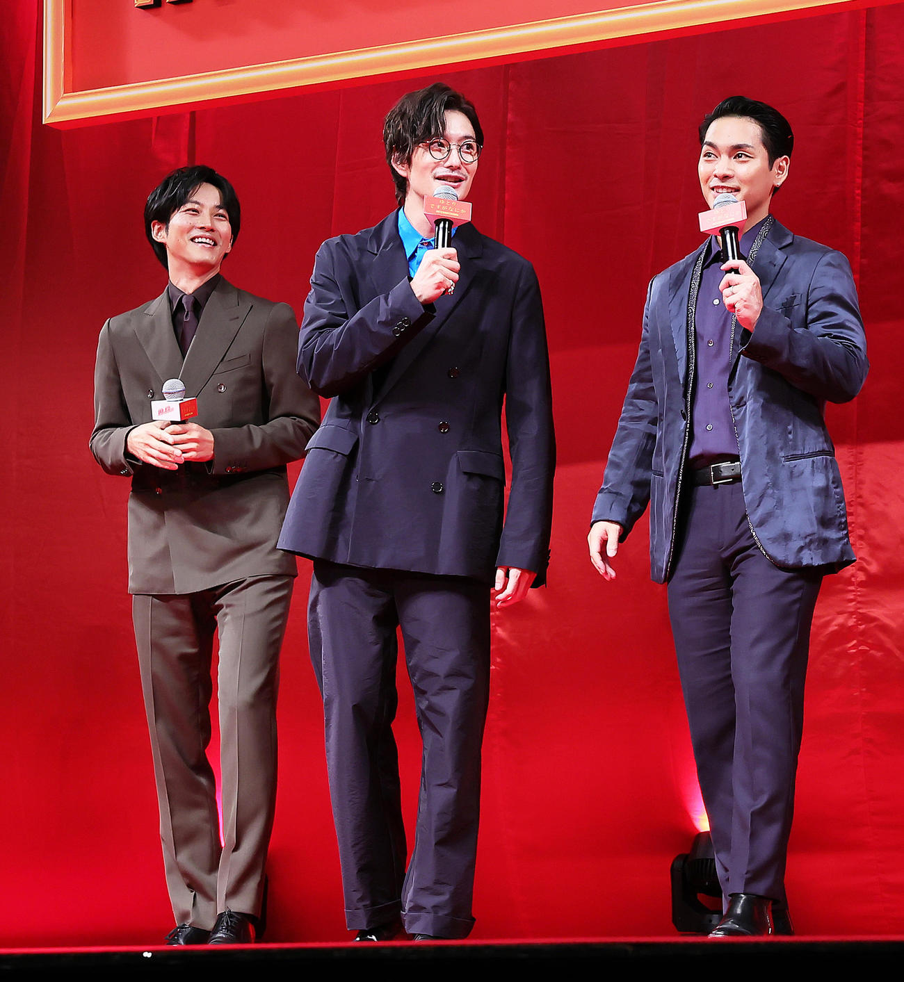 息の合ったトークを披露する左から松坂桃李、岡田将生、柳楽優弥（撮影・足立雅史）