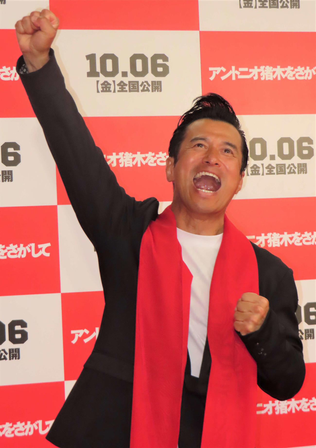映画「アントニオ猪木をさがして」イベントでレッドカーペットを歩いたアントニオ小猪木