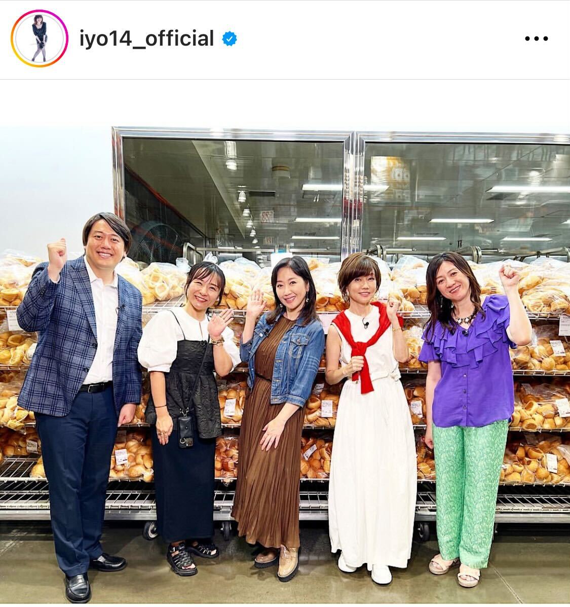 コストコでロケする松本伊代ら（松本伊代のインスタグラムから）