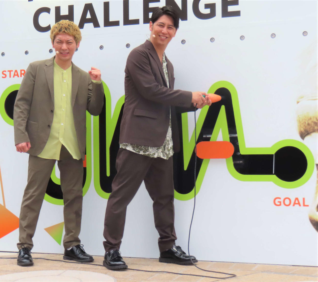 「馬れるMUSEUM－TOGETHER！2023－」PR発表会に登場したニューヨーク。左から、嶋佐和也、屋敷裕政