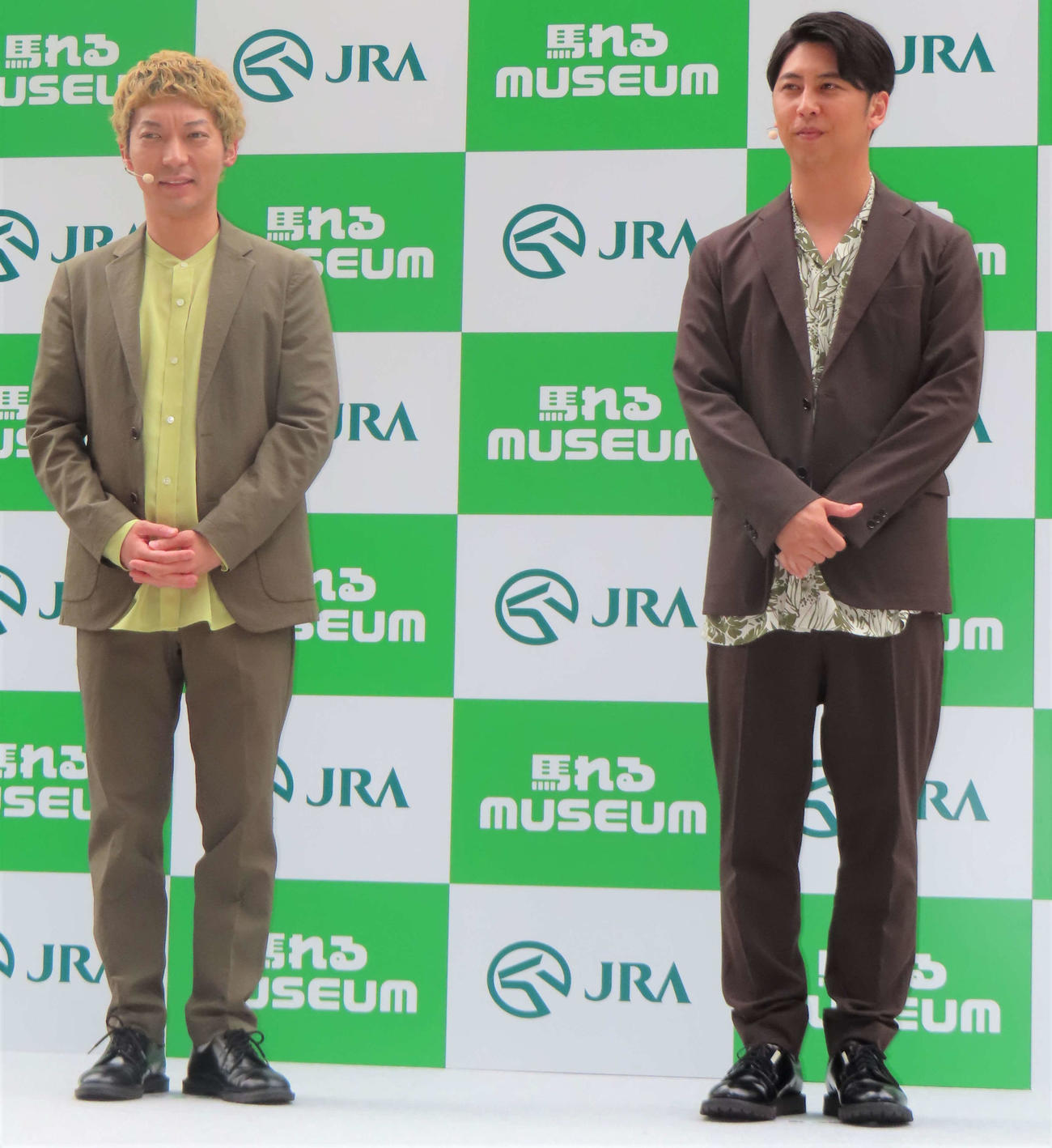 「馬れるMUSEUM－TOGETHER！2023－」PR発表会に登場したニューヨーク。左から、嶋佐和也、屋敷裕政