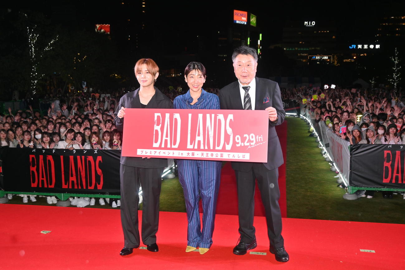 公開直前プレミアイベントに登壇した左から山田涼介、安藤サクラ、原田眞人監督（撮影・松浦隆司）