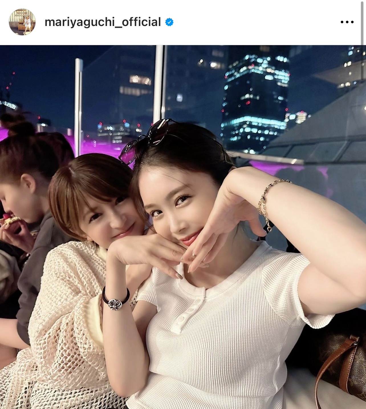三島奈々と顔を寄せ合う矢口真里（左）（矢口真里のインスタグラムから）