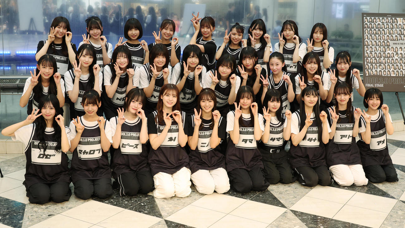 IDOL3．0 PROJECTファイナリストの29人。前列左からロゼ、マカロン、ピース、ネノ、ニイ、タマ、サマー、サナ、アリー、アオ、中列左からリンリン、マキ、ペロ、ハンナ、ナビ、チョコ、チャイ、ココア、キナコ、イチゴ、後列左からリー、モモテレ、ミラン、マリオ、ニコ、ナコ、コトリ、カワチャン、イチ（撮影・中島郁夫）