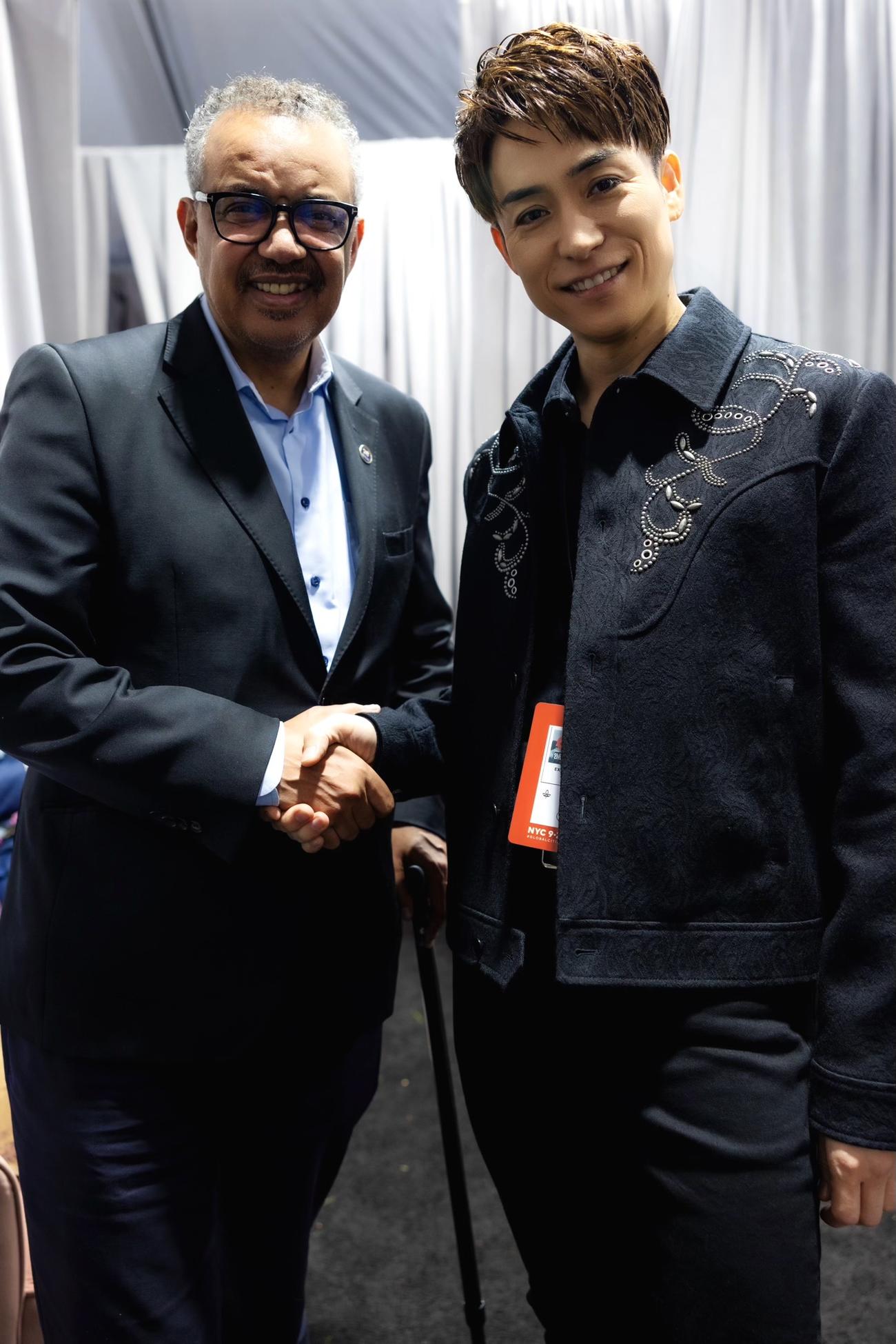 チャリティーライブ「2023Global Citizen Festival」に出席したEXILE TETSUYAとWHOテドロス事務局長
